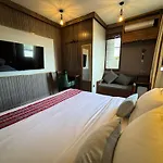 Shalom Suites